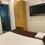 Qotel Hotel Ip Residency East Delhi Preet Vihar