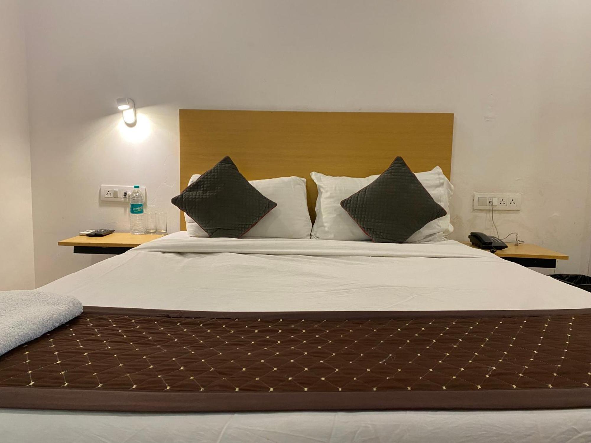 Qotel Ip Residency East Delhi Preet Vihar Hotel New Delhi
