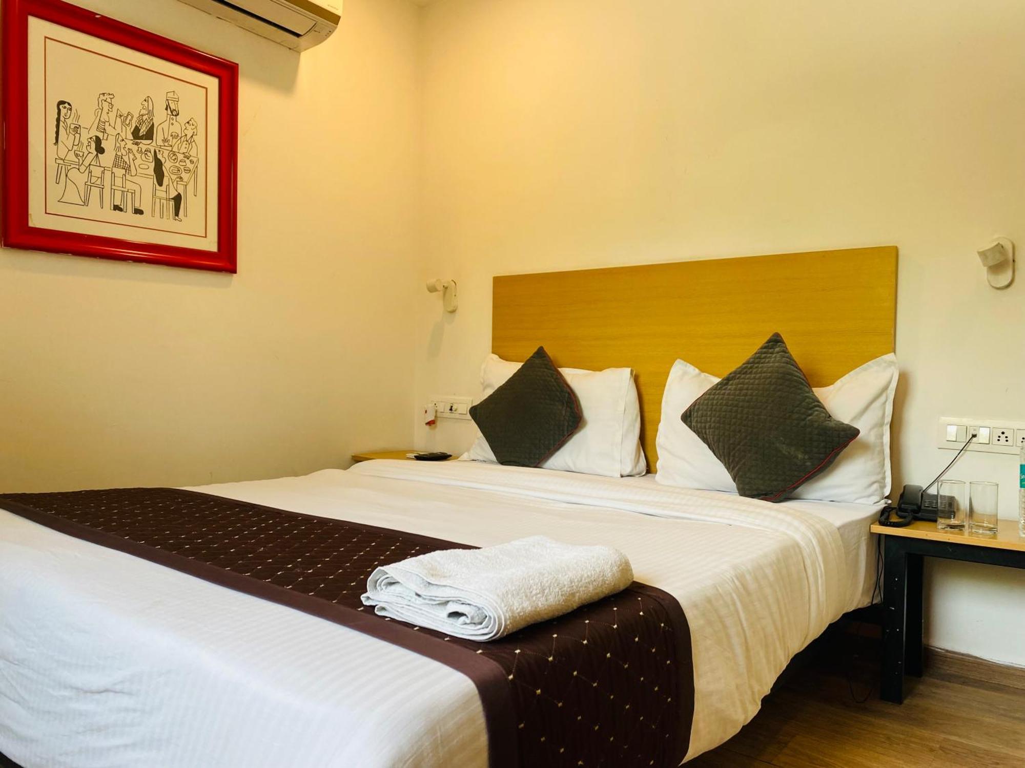 Qotel Ip Residency East Delhi Preet Vihar Hotel